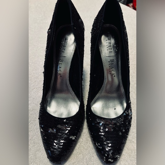 Almost Brand New Heels By White House / Black Market - Size 8 M - Box 50 - Picture 2 of 9